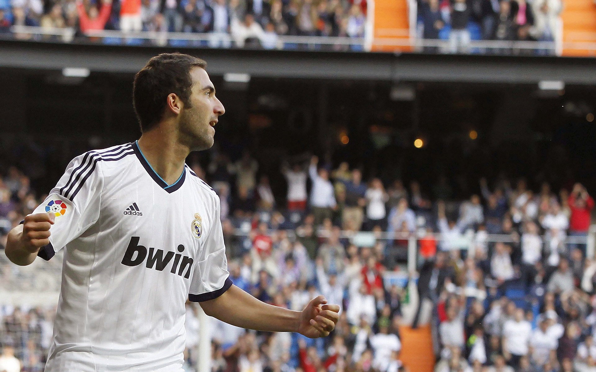 -中国足球的场地设施建设规划方案，我国足球场地设施建设的现实困境及其破解对策